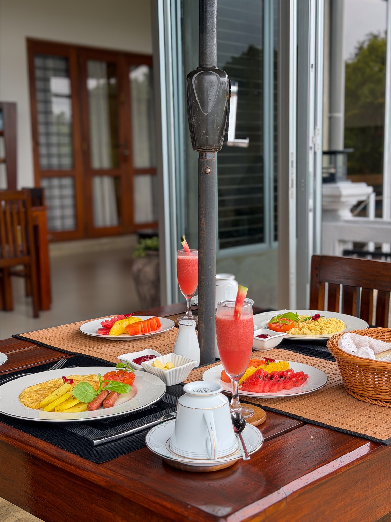 Misty Hills Villa - Restaurant Ambiance